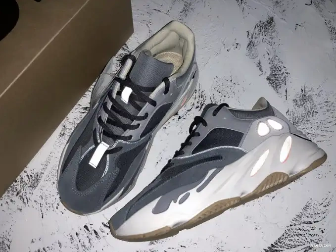 Adidas Yeezy FV9922 Boost 700 v2 'Magnet' 0624